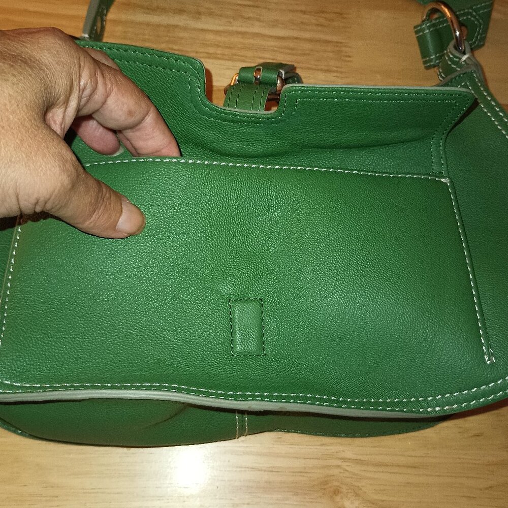 ADORABLE NWT DKNY Green Leather Buckle Bag - Picture 4 of 5